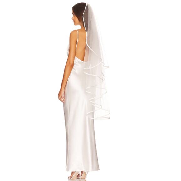 Ofrenda Studio Boline Satin Trim Veil in Ivory NWT One Size - Picture 1 of 5